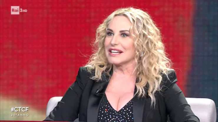 antonella clerici seduta seria