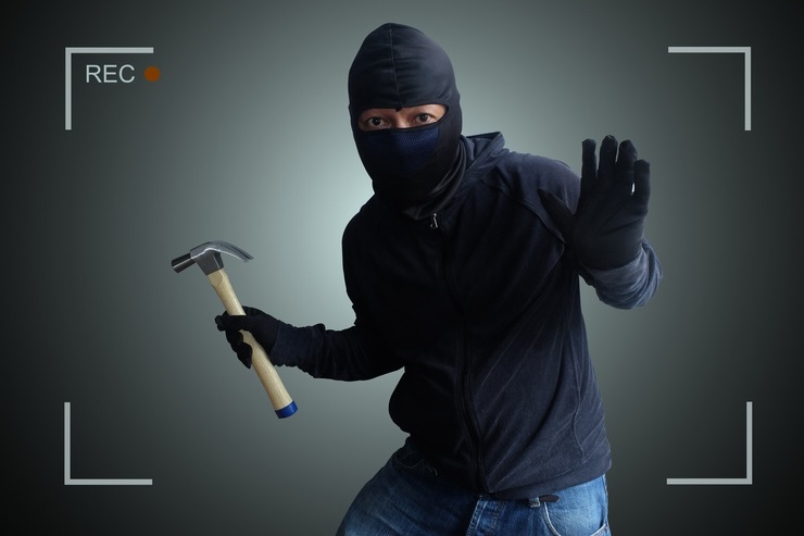 Ladro inquadrato in telecamera