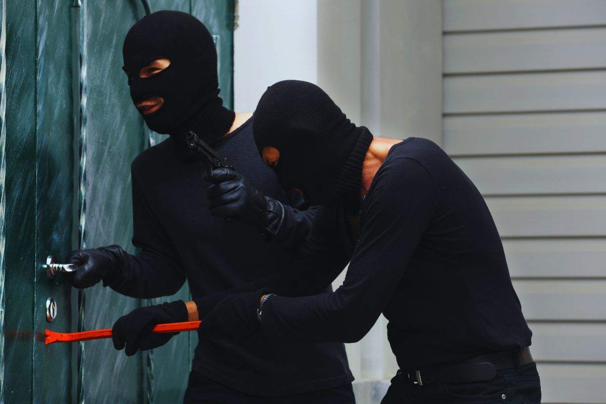 ladri entrano casa