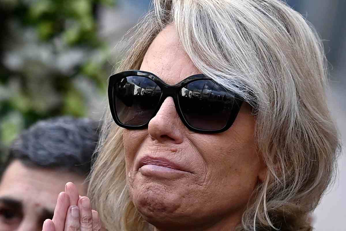 maria de filippi piange
