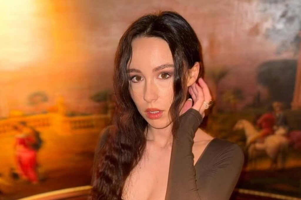 aurora ramazzotti in posa su instagram