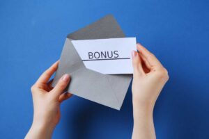 busta con scritta "bonus"