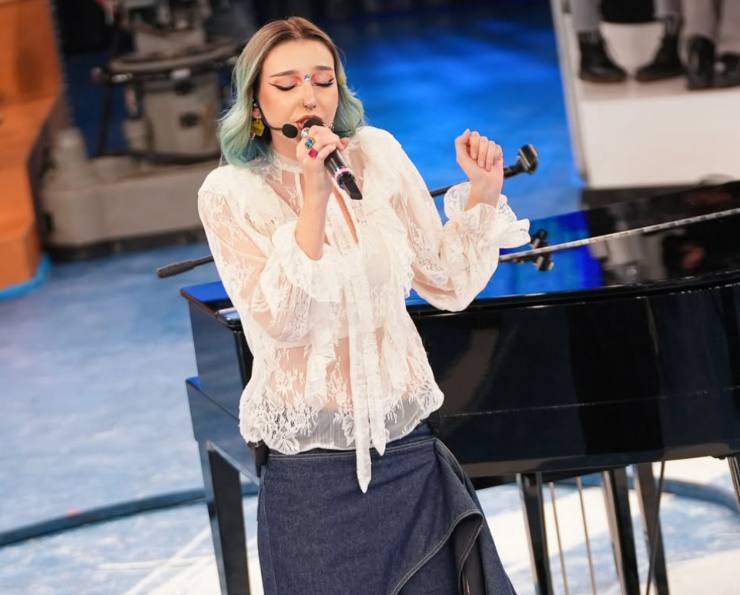 valentina che canta nello studio di amici 